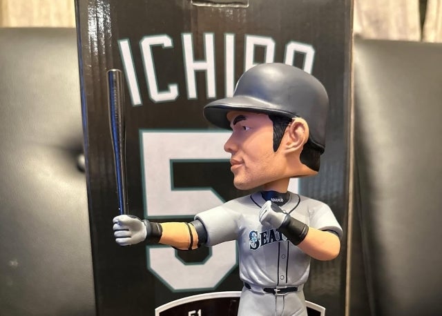 イチロー選手の2002年　ゴールドグローブ賞 受賞記念ボブルヘッド イチロー選手の2002年 ゴールドグローブ賞 受賞記念ボブルヘッド