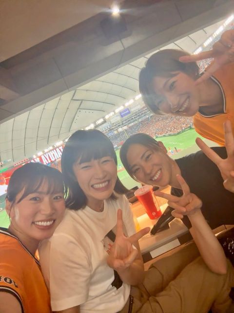 新鍋理沙が美女大集合の記念ショットを公開！