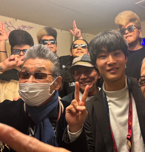 吉本新喜劇GMの間寛平、気志團とのライブに「地べたに頭をつくほどの腰の低さに感動」と気志團を褒め称える