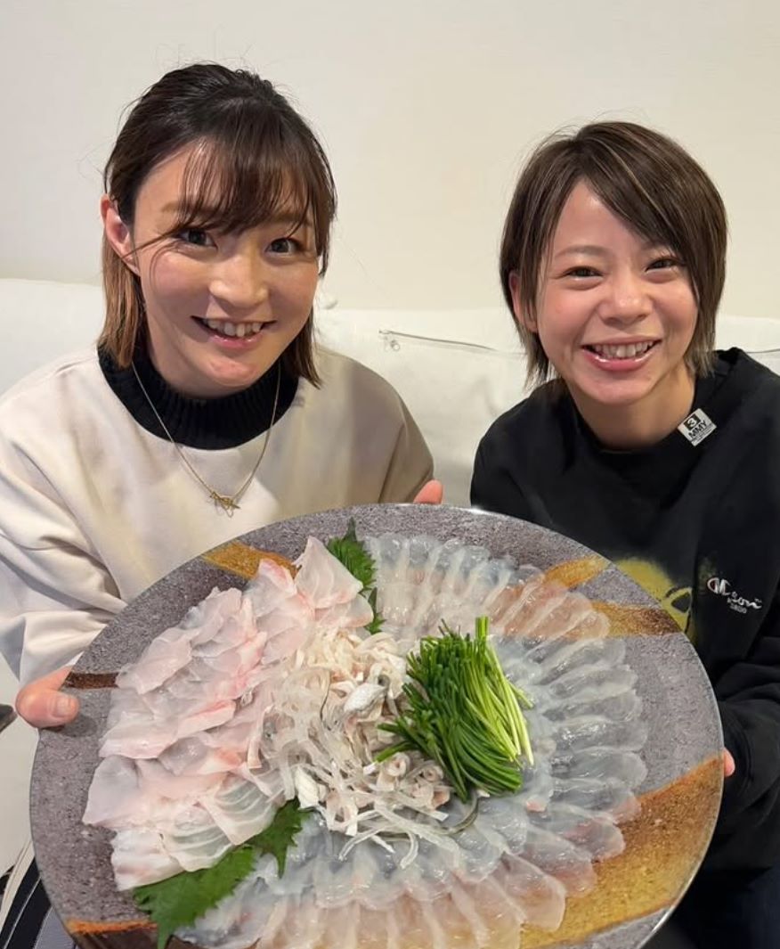 角田夏実と高木菜那の五輪メダリスト仲良しコンビ！美味しい鍋に舌鼓