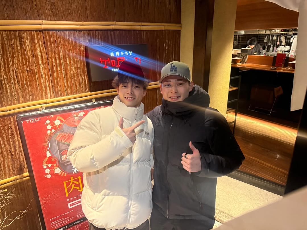 競泳・小方颯が杉野正尭との2ショットを披露「杉野さんのためにも世界選手権頑張ってきます」