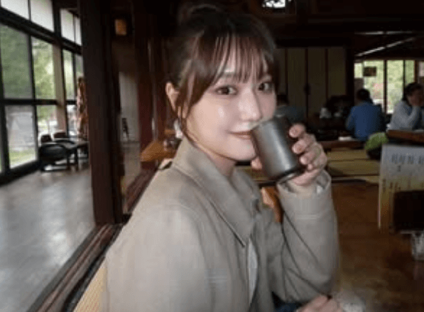 「生で見て見たいな〜」美女タレント、屈指の人気を誇る”白川郷”へ！現地ショットが”美”だとファン夢心地「美しい」