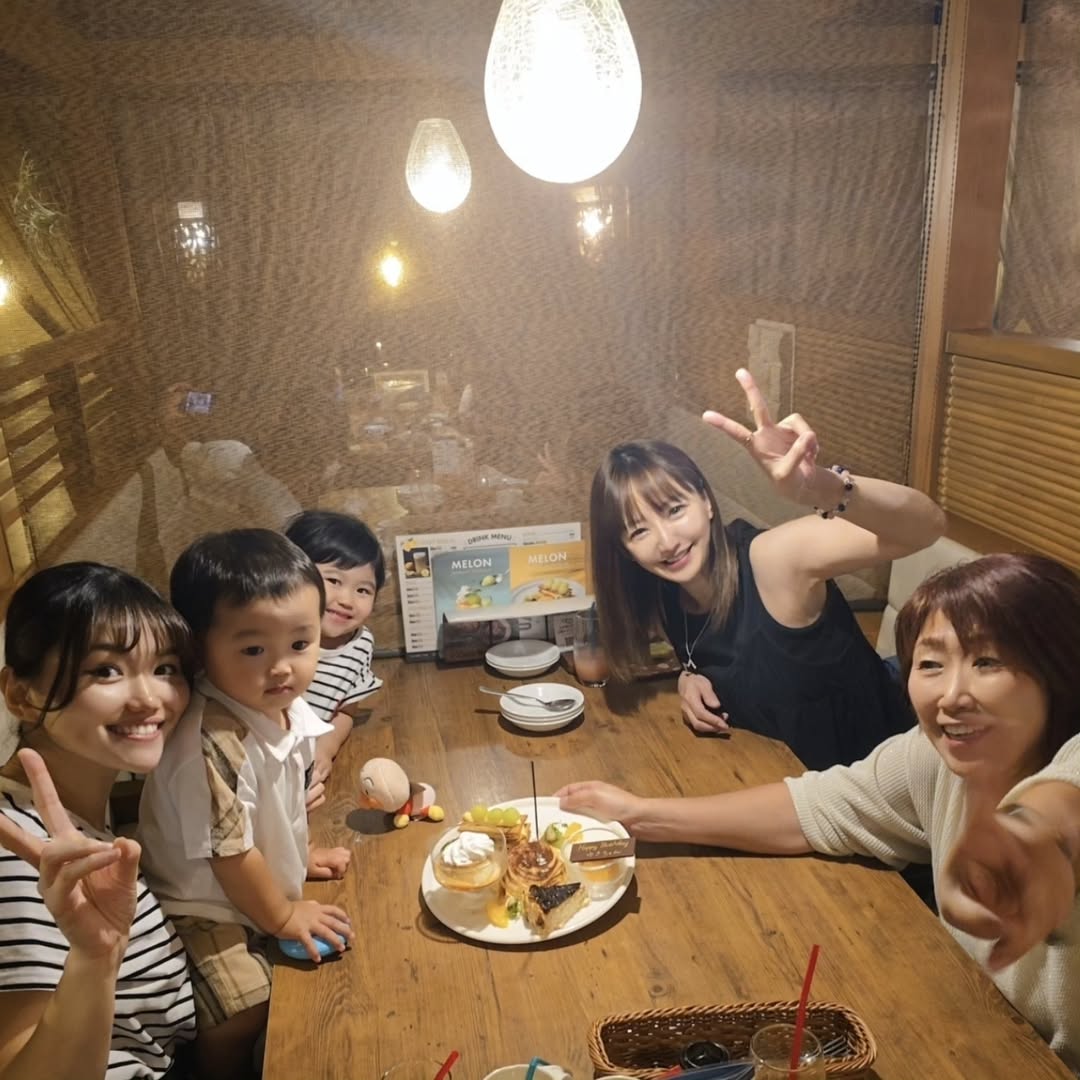 酒井美佳、あのプロボウラー仲間の誕生日祝い集合ショットにファン「最高の雰囲気ですね！」「とてもとても楽しそう！」