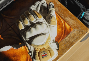 佐々木明、3年間愛用のスキーグローブを公開「また使うために温存します」