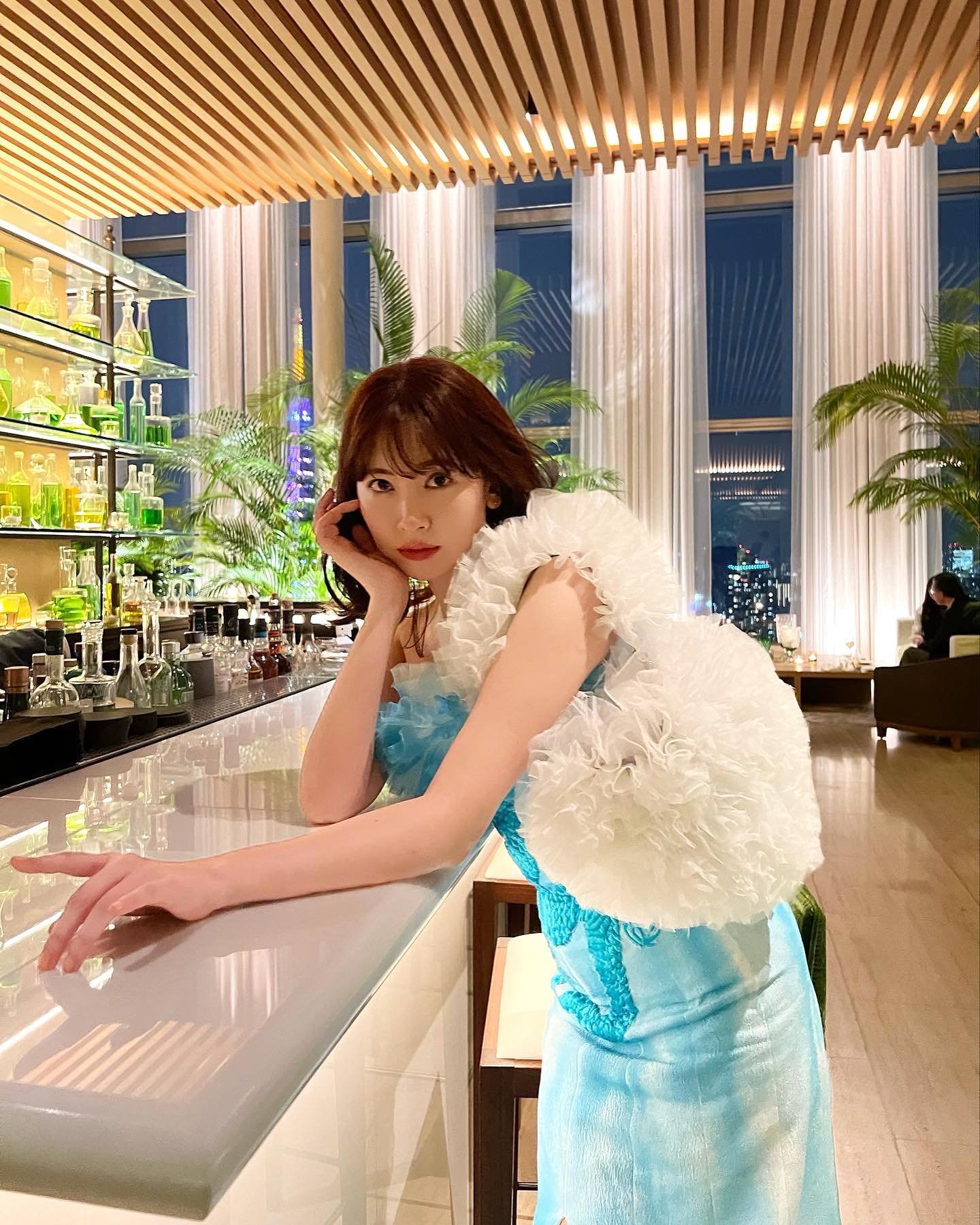 小嶋陽菜さんのドレス姿に大反響❗️堀未央奈さんも反応💞