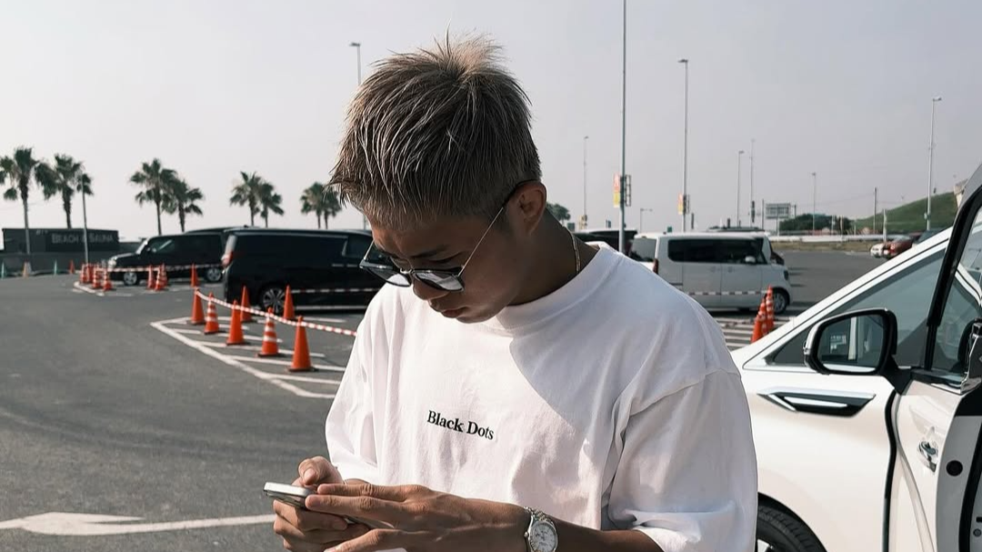 「息抜き大事」秋元強真、リラックスした私服ショットにファン歓喜