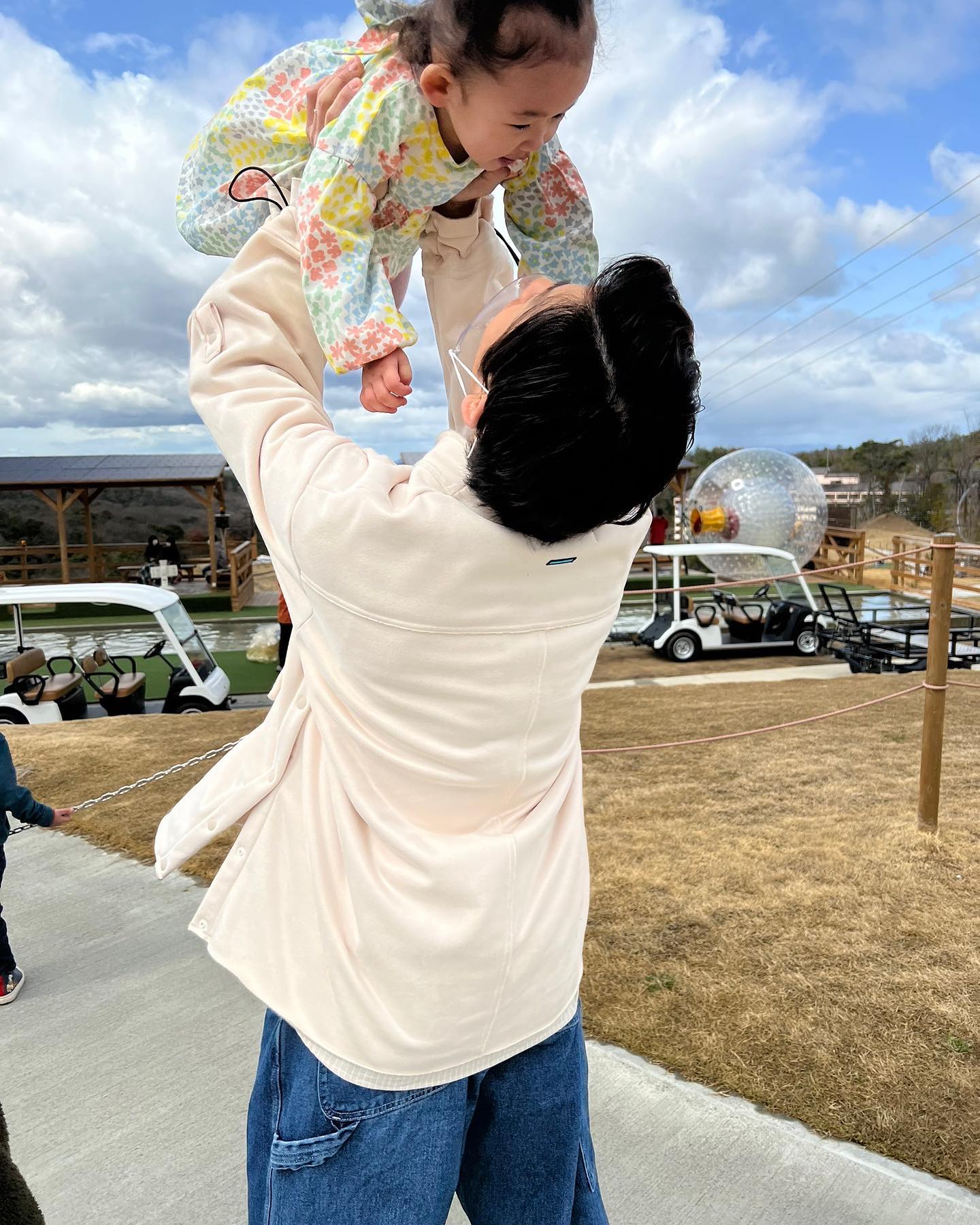 織田信成が誕生日投稿で家族ショット披露💐ついに