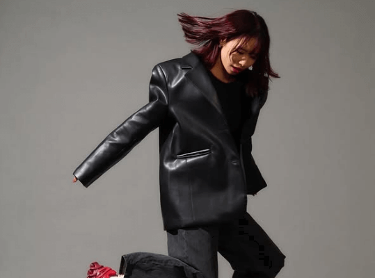 「モデルさん！？」美女アスリート、モデルモードのスイッチ・オン！”ハイジャンプ・ショット”が美しすぎると反響続出「目がいってしまう可愛い」