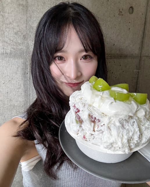 小栗有以、かき氷との“涼しげショット”を披露！「幸せすぎました。。」