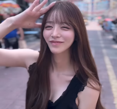 「とても美しく、とても素晴らしい…」人気レースクイーン、マレーシアの路上にて