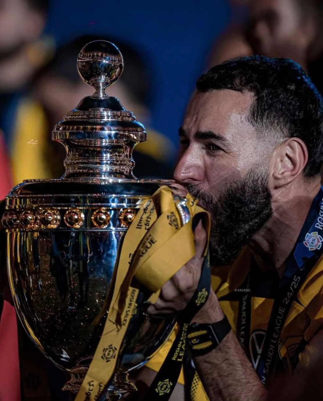 「すべてが計画通り」—ベンゼマ、トロフィーと共に未来を語る