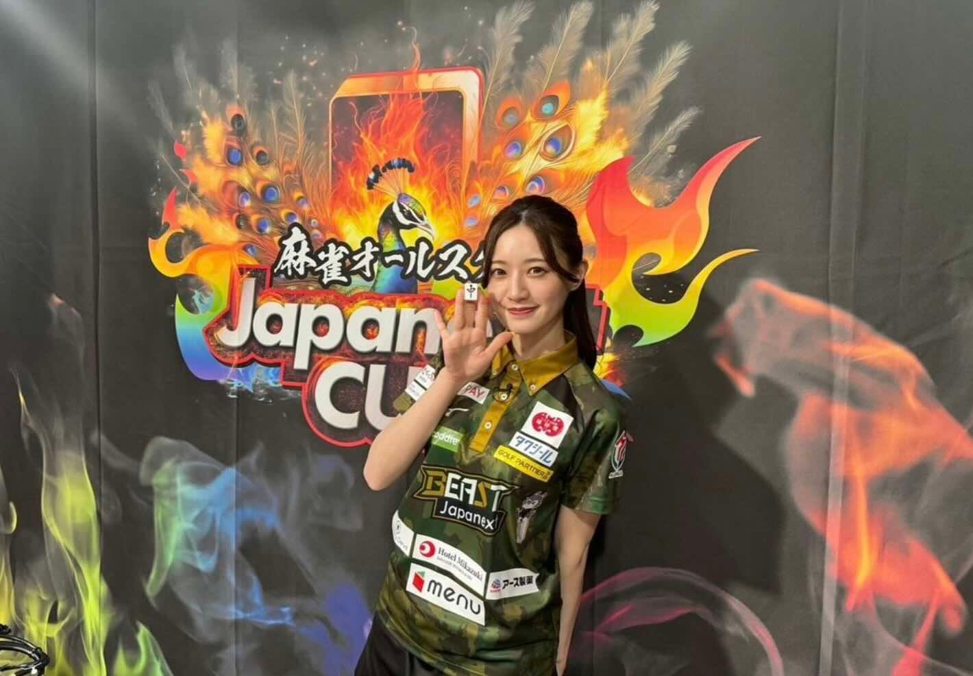 元乃木坂 中田花奈がスタイルの良さ際立つユニフォーム姿を披露！