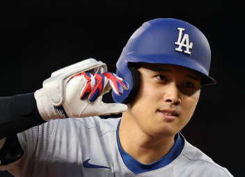 大谷翔平、第4号ツーランホームラン！ライトへ放った同点アーチに球場大熱狂！