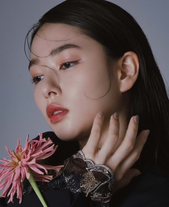 桜井日奈子の“妖艶”最新ショットが「超オトナ」と話題