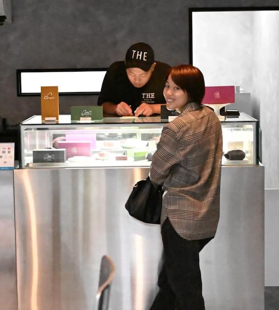 バスケ3x3女子日本代表　山本麻衣サプライズ、、かな？超人気ガトーショコラ店で誕生日お祝い