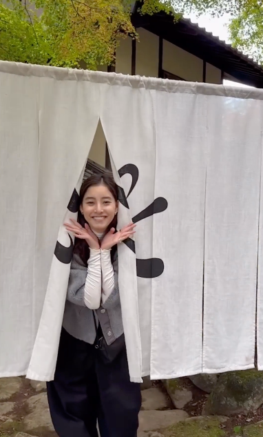 新木優子 女子旅のvlogを公開🛩🍚 旅を楽しむ姿に「こんな大人になりたい🥺」