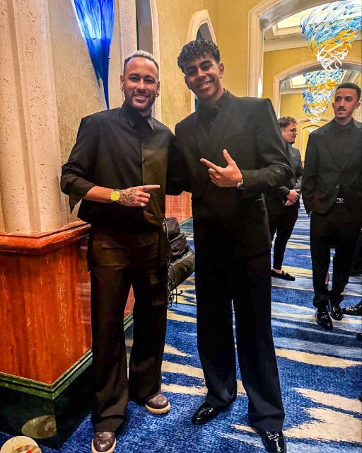 神童・ヤマル、ネイマールとの2ショットを公開「オーラ半端ない」