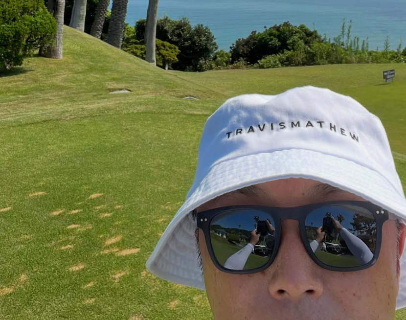 「相変わらず男前」元ヤクルト・宮本慎也、福岡ゴルフ旅で馬原孝浩と再会ショット