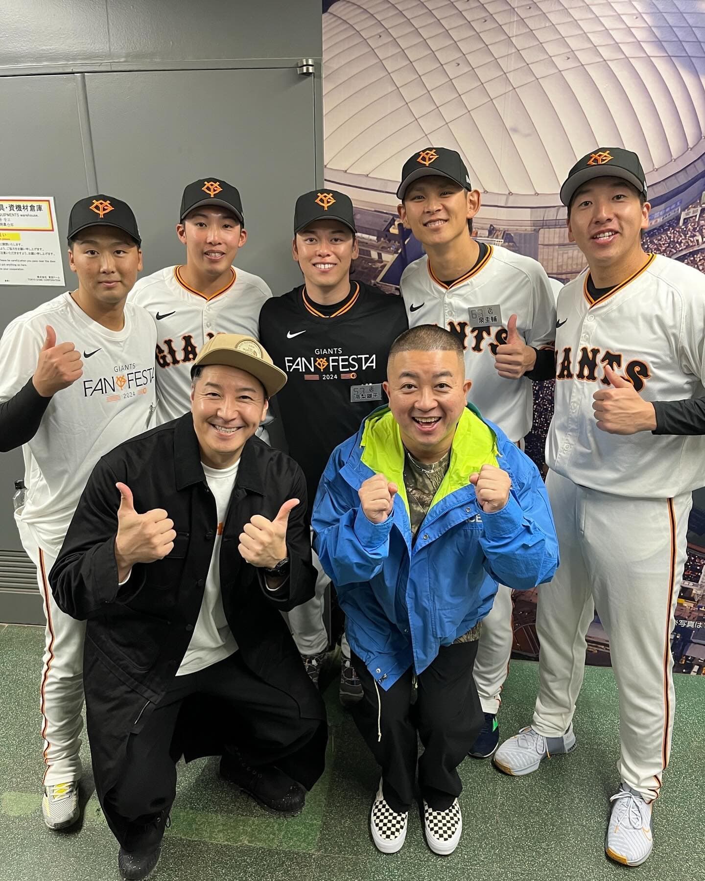 巨人の守護神と人気芸人との写真が公開！！