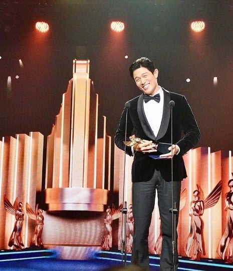 鈴木亮平『シティハンター』の3冠獲得に喜び「驚きに満ち溢れた、素敵な夜でした」