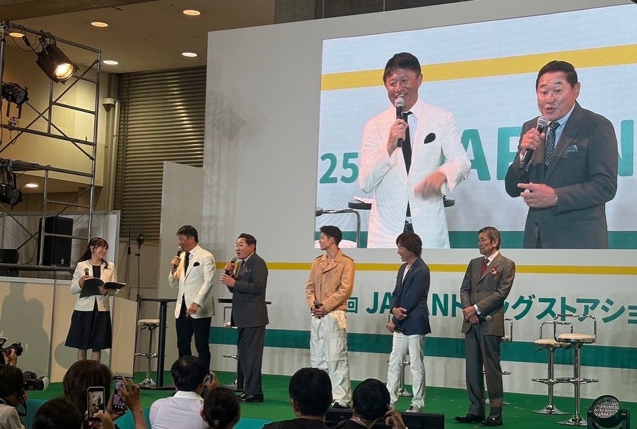 元祖サッカー界のアイドルストライカーが、豪華メンバーを前に司会に挑戦！！