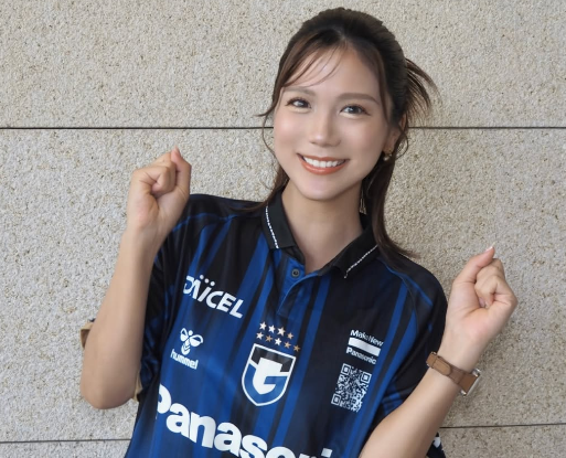 「めっちゃビジュ良すぎです」書道家美女キャスター、大好きなサッカーチームのMCに抜てき！ガンバファン歓喜「愛が実りましたね」