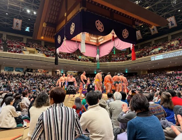 女子ゴルフ・永井花奈、人生初の相撲観戦！迫力満点で大興奮