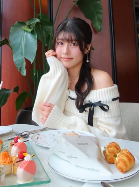 笑顔が可愛いと話題に！グラドル・ちとせよしの 誕生日を迎える！