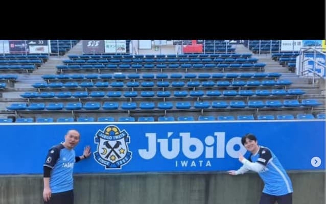 ラブレターズ溜口佑太朗、ジュピロ磐田の開幕戦に招待「最高の1日になりました！」