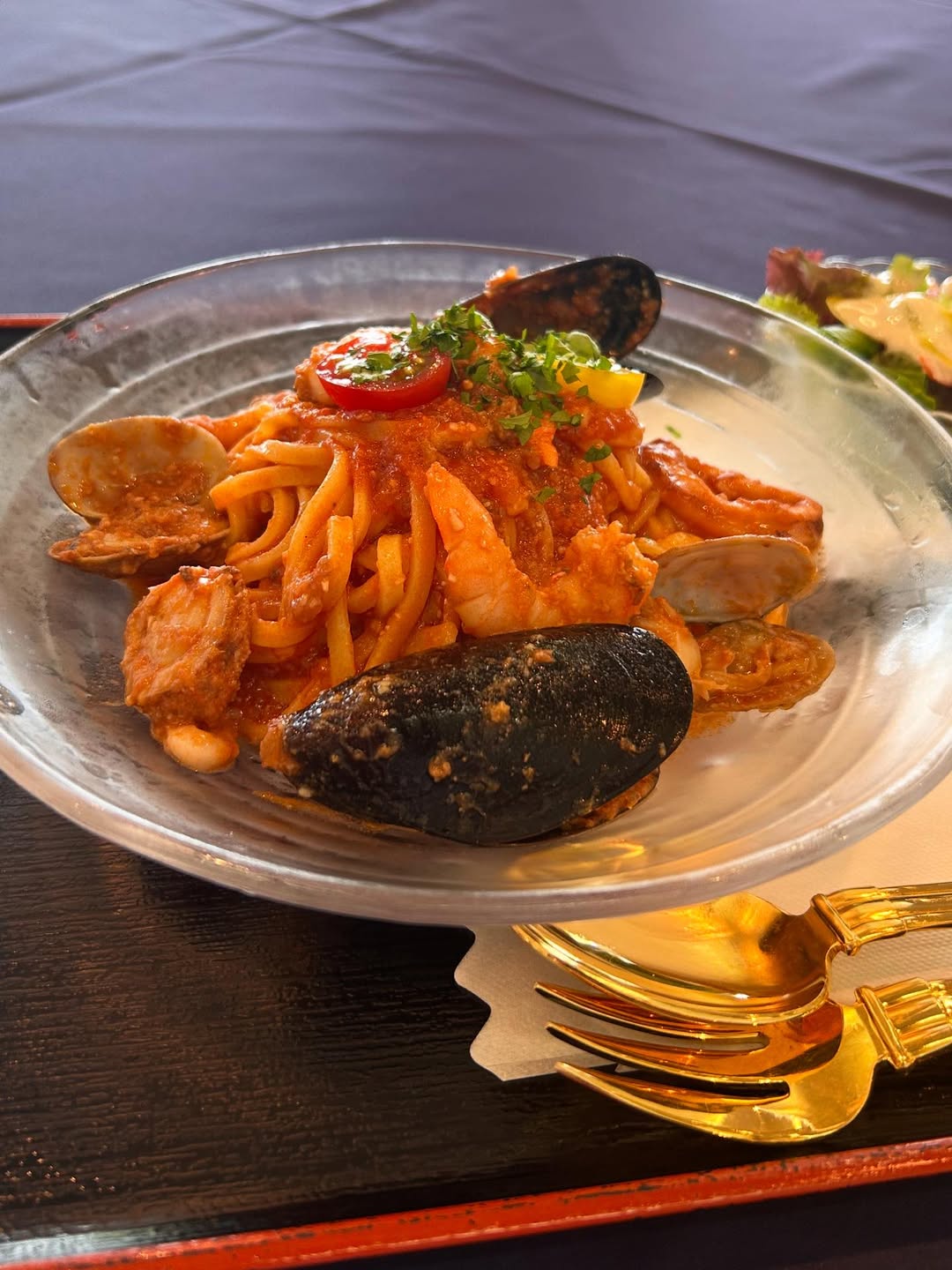 「レモンサワーでクールダウン」女優兼タレント・葉月里緒奈、美味しそうなゴルフ場ランチの写真を公開！