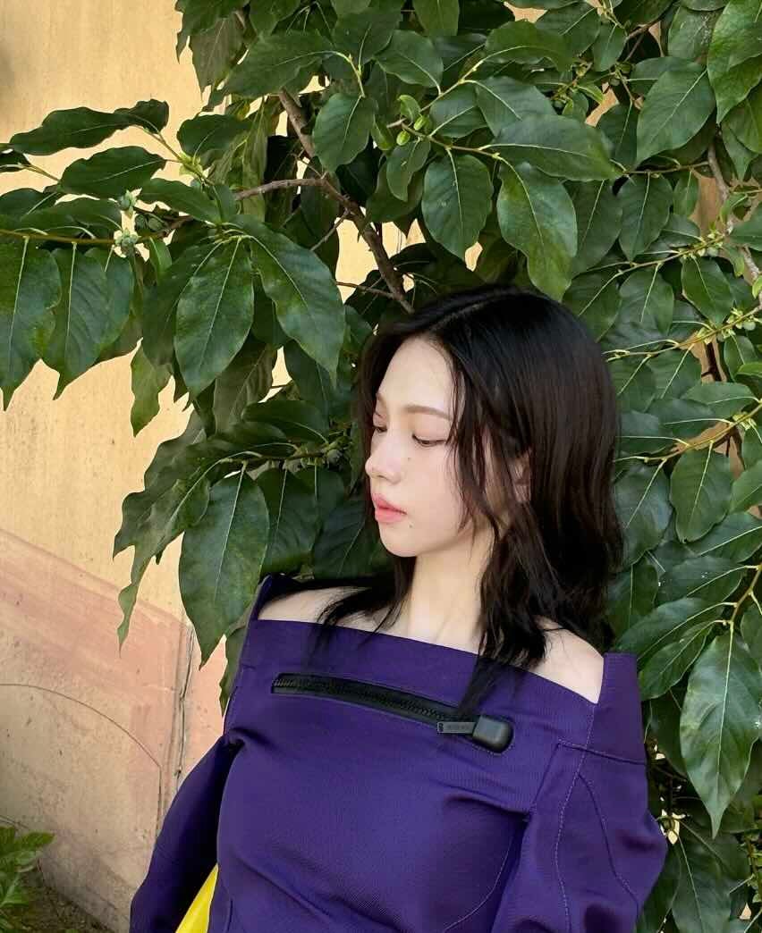 大人気4人組アイドルがいつもとは違った衣装公開