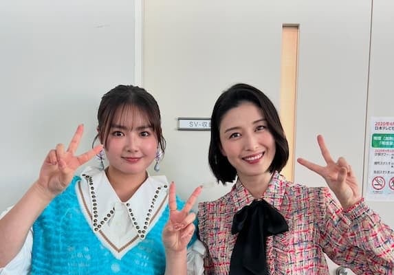 「いつも魅力的です」橋本マナミが収録後のオフショットで箭内夢菜とのツーショットを公開！