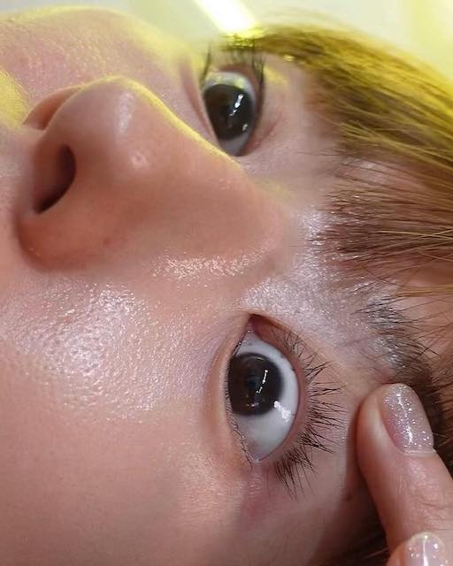 若槻千夏が顔面ドアップ写真を公開！最近始めた美容を共有⭐️