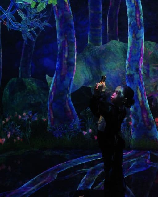 「何度か行ってるけど…」あのブランドデザイナーが子どもと一緒にチームラボ新エリアへ！大人も子供もアートに没入してたっぷり楽しむ！