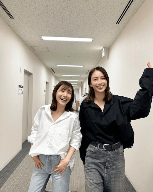 滝沢カレンとペアルックを披露したのは、ドラマで共演の元人気女子アナ!　綺麗すぎる2人として話題に