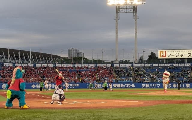 パワプロくんが神宮球場での始球式に登場！『葬送のフリーレン』とコラボしたパワプロナイターを開催