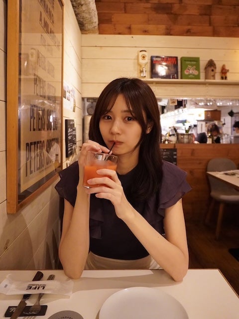 杉浦みずきアナ、店でのオフショットにファンからコメント続々「見つめられると緊張する」