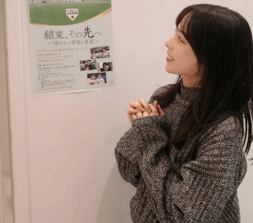 美女キャスター・中川絵美里、侍ジャパンドキュメンタリー映画の試写会へ！”監督との記念写真”にも注目集まる