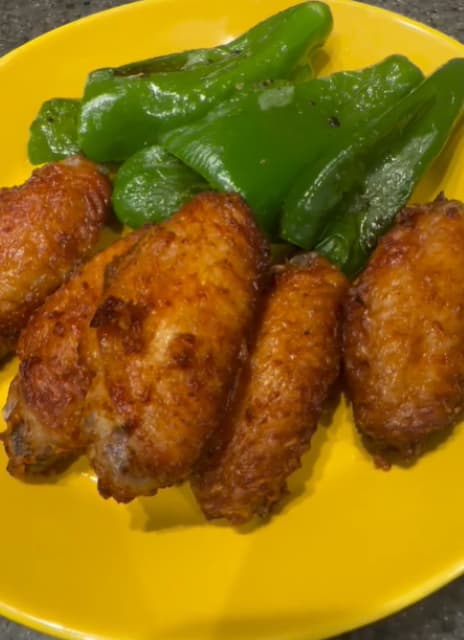 美味しそうだと話題に！タレント・鈴木奈々 手羽先の唐揚げを披露！