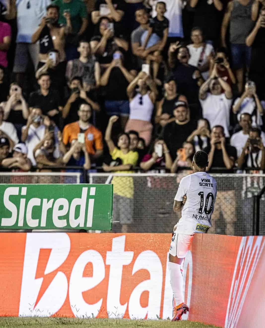 クリスティアーノ・ロナウド、「Keep going! ⚽️」試合中の写真を投稿し、最新試合での活躍を報告