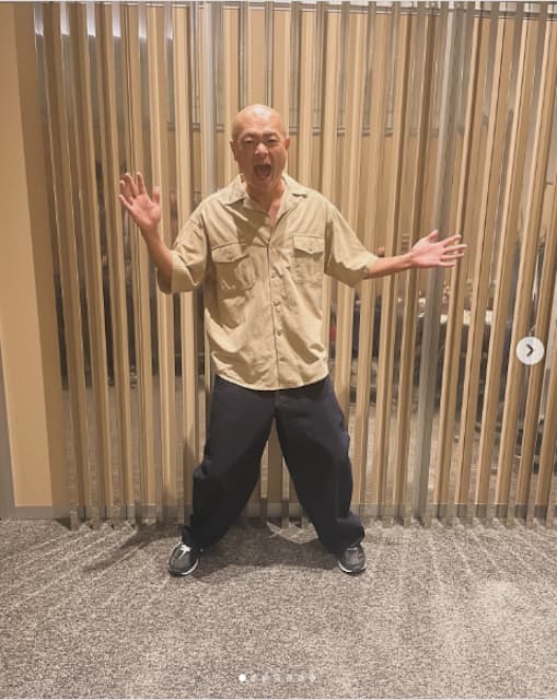 あばれる君がGUのジーンズで決める