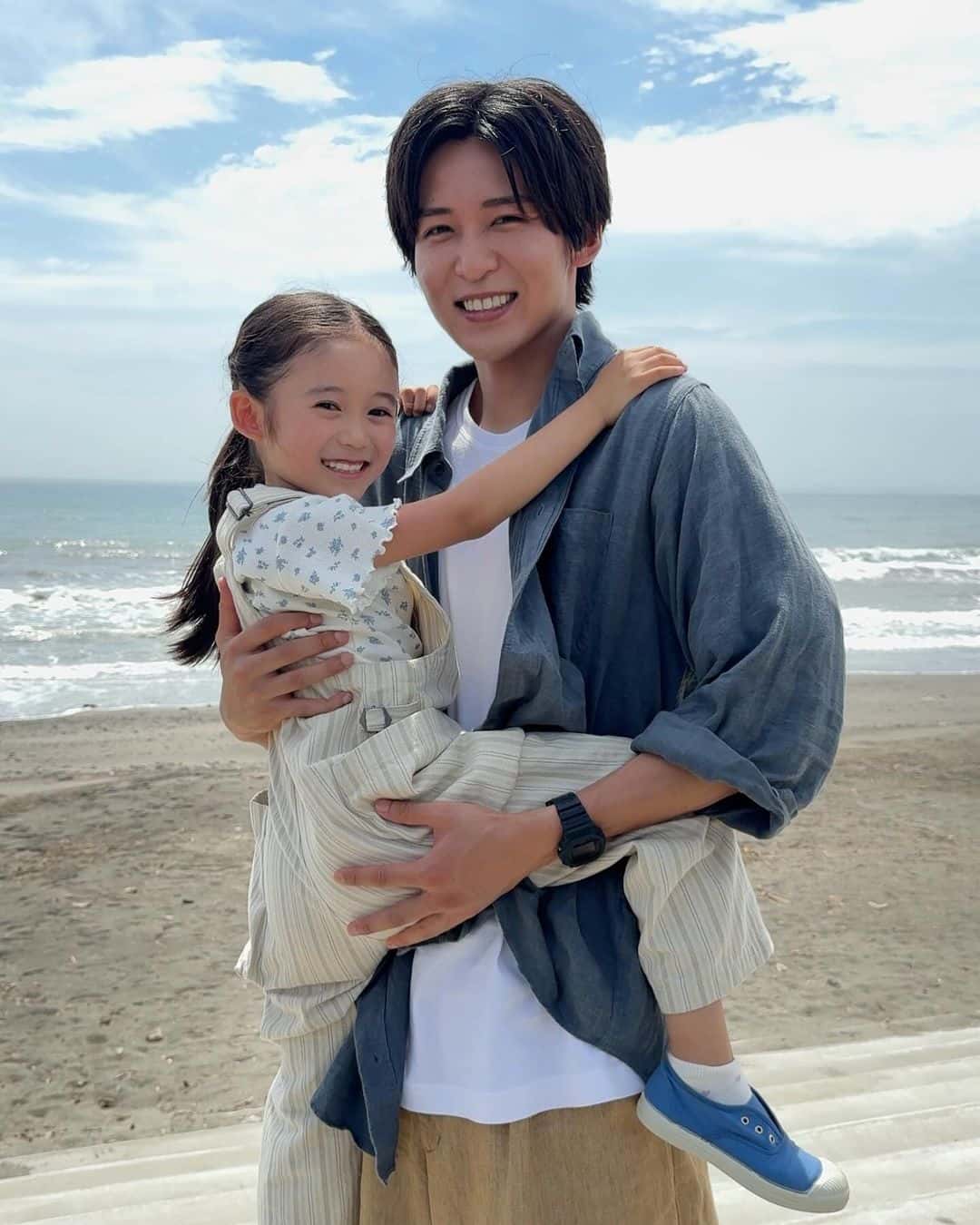 目黒蓮のぎこちない抱っこ姿が話題に「親子にしか見えない」