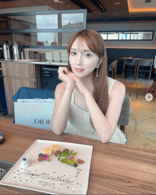 あの伝説のグラドルが友人とランチ♪バースデーサプライズに感動！