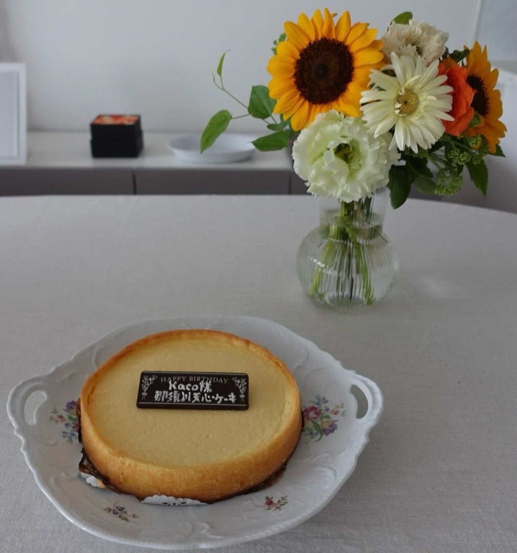 「個性豊かな楽しいあったかいメンバーなんです」TBSアナウンサー・近藤夏子、「那須川天心のかんきもラジオ」で関係者から祝福&ヨハンのチーズケーキを満喫