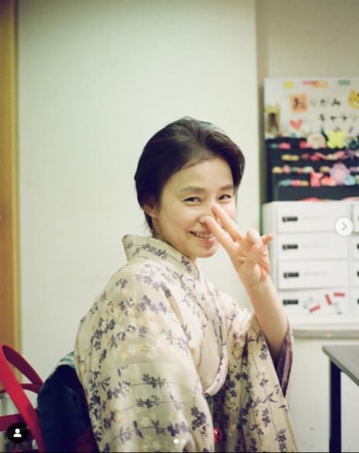 石田ゆり子、フィルムカメラで撮った「はるさん」着物姿が美しすぎる！