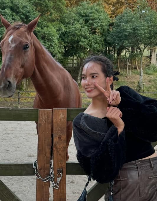 美人ハンドボール女子・林美里　六甲山牧場でもっふもふの羊の牧場を散策