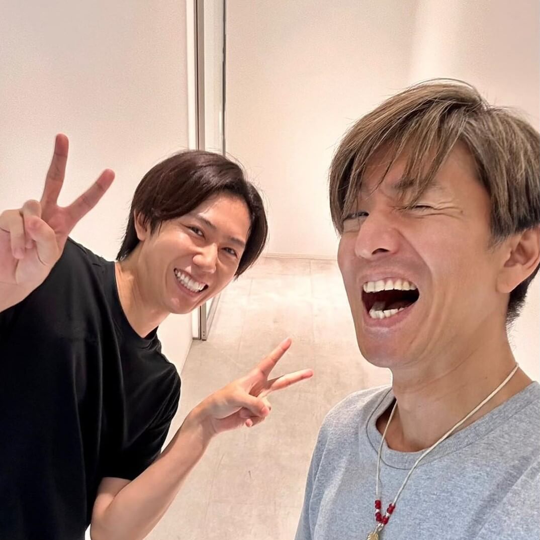 木村拓哉がSnow Manメンバーと遭遇！貴重な自撮りツーショットを公開！