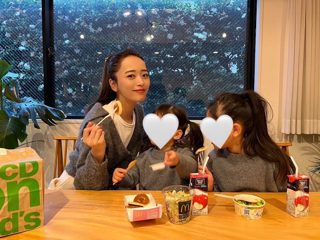 近藤千尋が親子でリンクコーデ😍可愛すぎる3ショットにファン悶絶