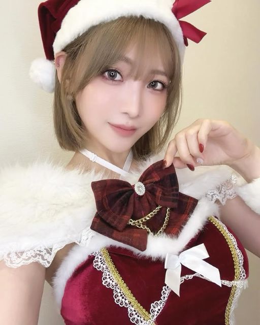 「サンタじゃなくて女神」人気美人モデルが、"Yahoo!ニュースでバズった"サンタコスをインスタ公開！