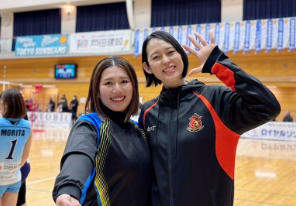 「まさかの再会！」大山加奈、高校時代のライバルとベンチで共演